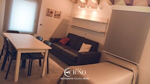 Family Suite, 1 Bedroom, Kitchen | Desk, free WiFi - Hotel Cigno (Latisana)