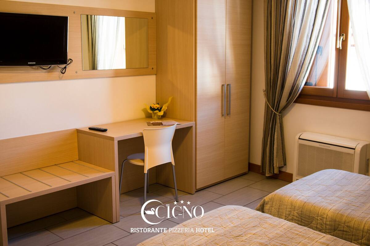 Double or Twin Room | Desk, WiFi (free)