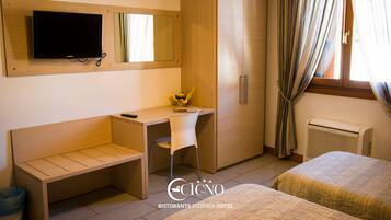Double or Twin Room | Desk, free WiFi