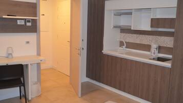 Superior Studio, 1 Bedroom, Kitchenette | Private kitchen | Stovetop, electric kettle, cookware/dishes/utensils
