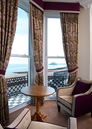 Junior Suite, 1 King Bed, Sea View | Hypo-allergenic bedding, desk, free WiFi, bed sheets