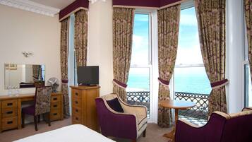 Junior-Suite, 1 King-Bett, Meerblick | Hochwertige Bettwaren, Schreibtisch, kostenloses WLAN, Bettwäsche