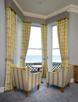 普通套房, 1 張特大雙人床, 海景 | 高級寢具、書桌、免費無線上網、床單