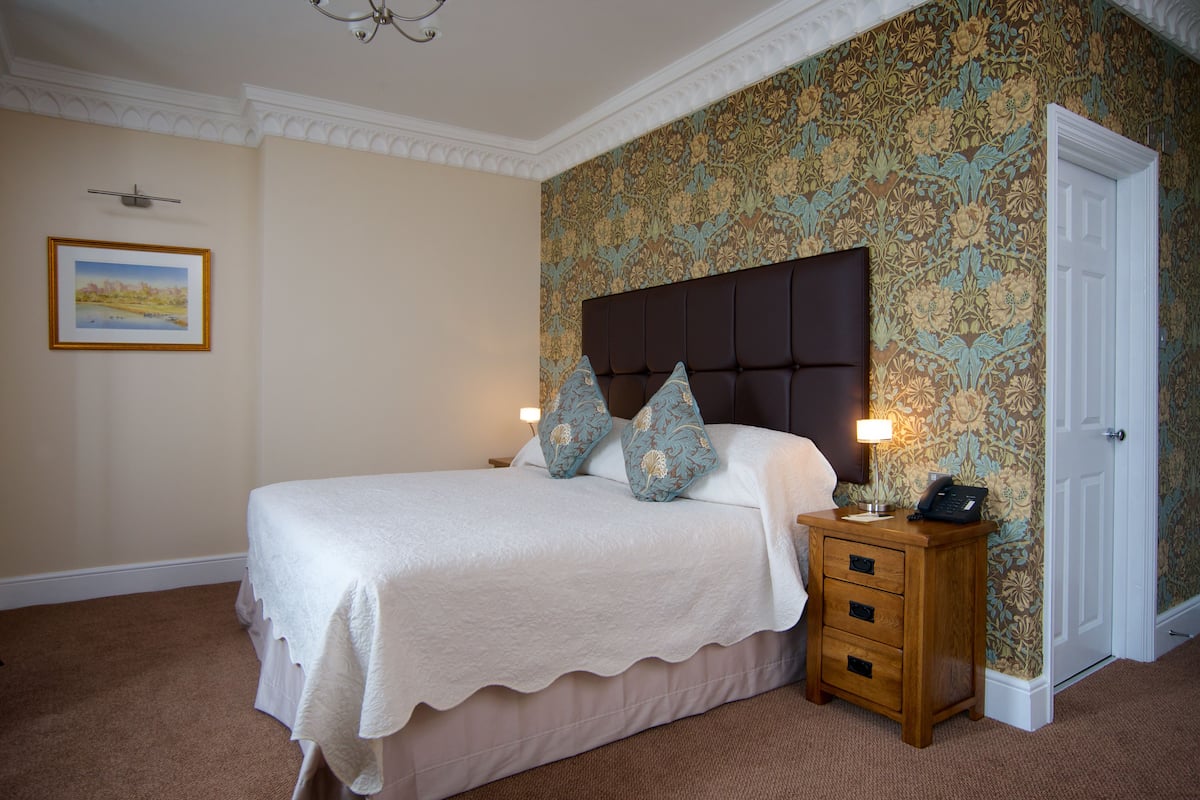 Junior Suite, 1 King Bed, Sea View | Premium bedding, desk, free WiFi, bed sheets
