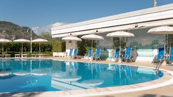 Piscine extérieure (ouverte en saison)