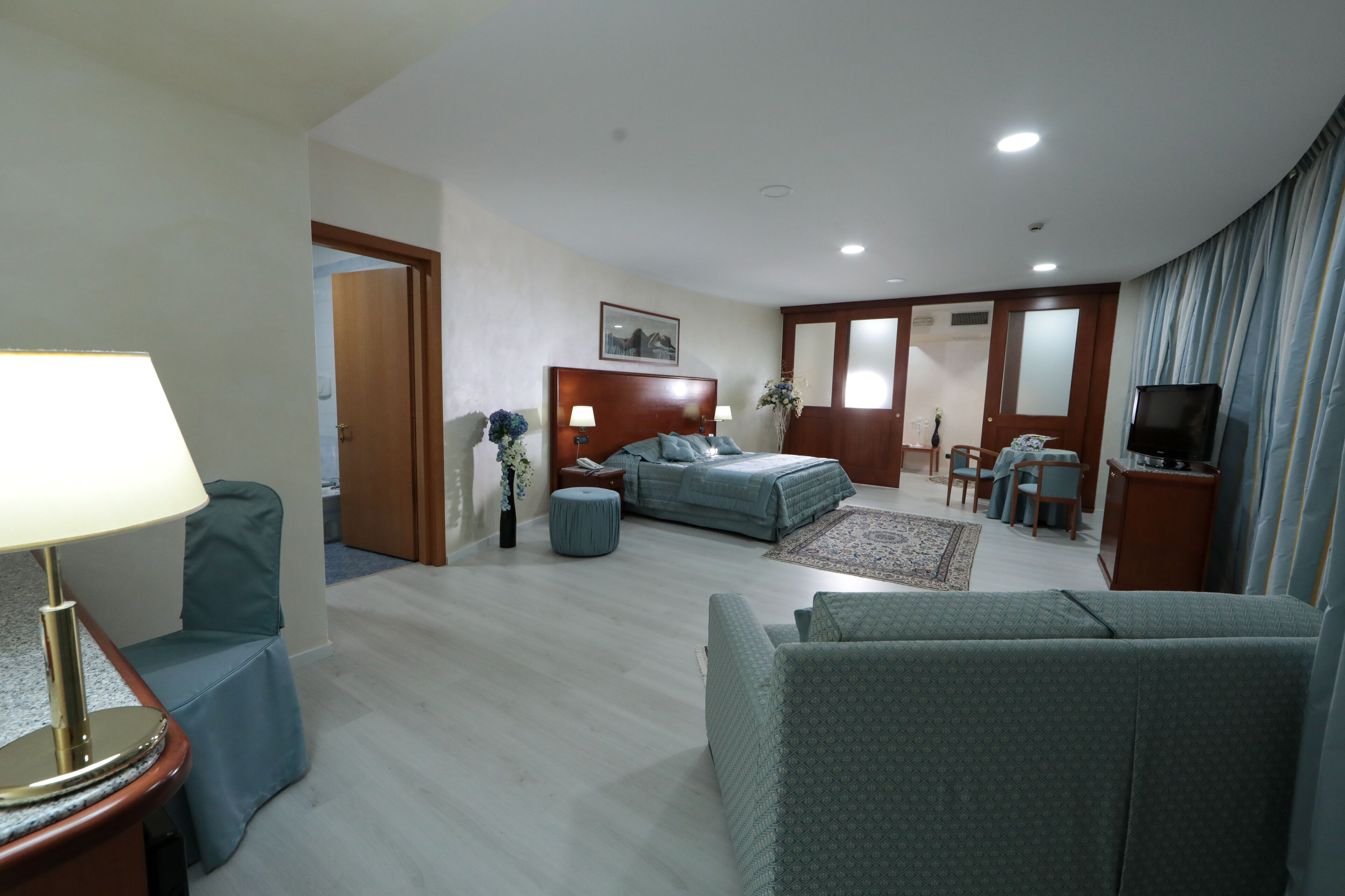 suite, garden view | 1 bedroom, minibar, in-room safe, desk