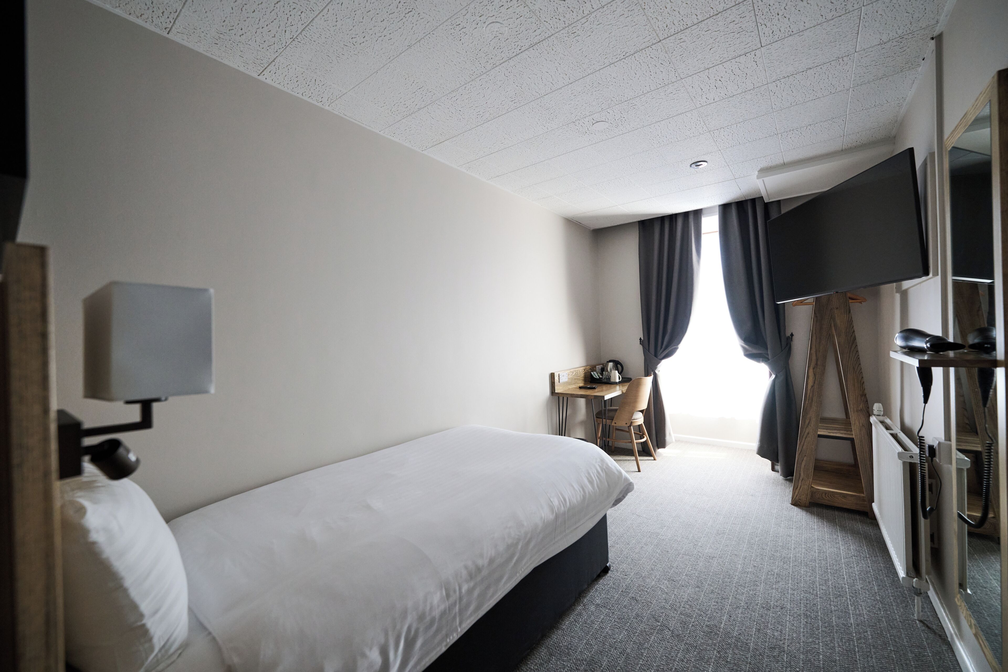 single room | 1 bedroom, hypo-allergenic bedding, desk, iron/ironing board