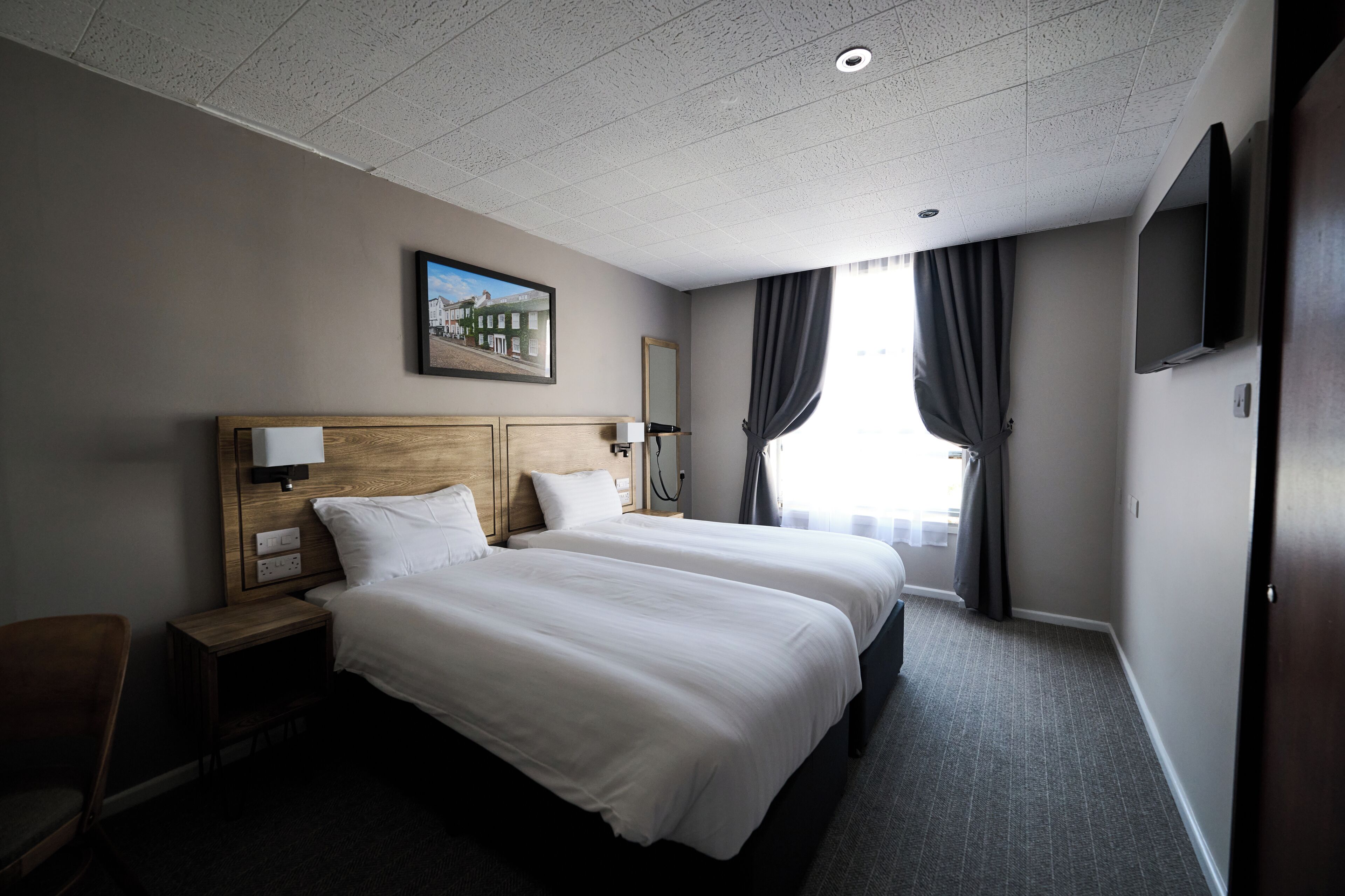 twin room | 1 bedroom, hypo-allergenic bedding, desk, iron/ironing board