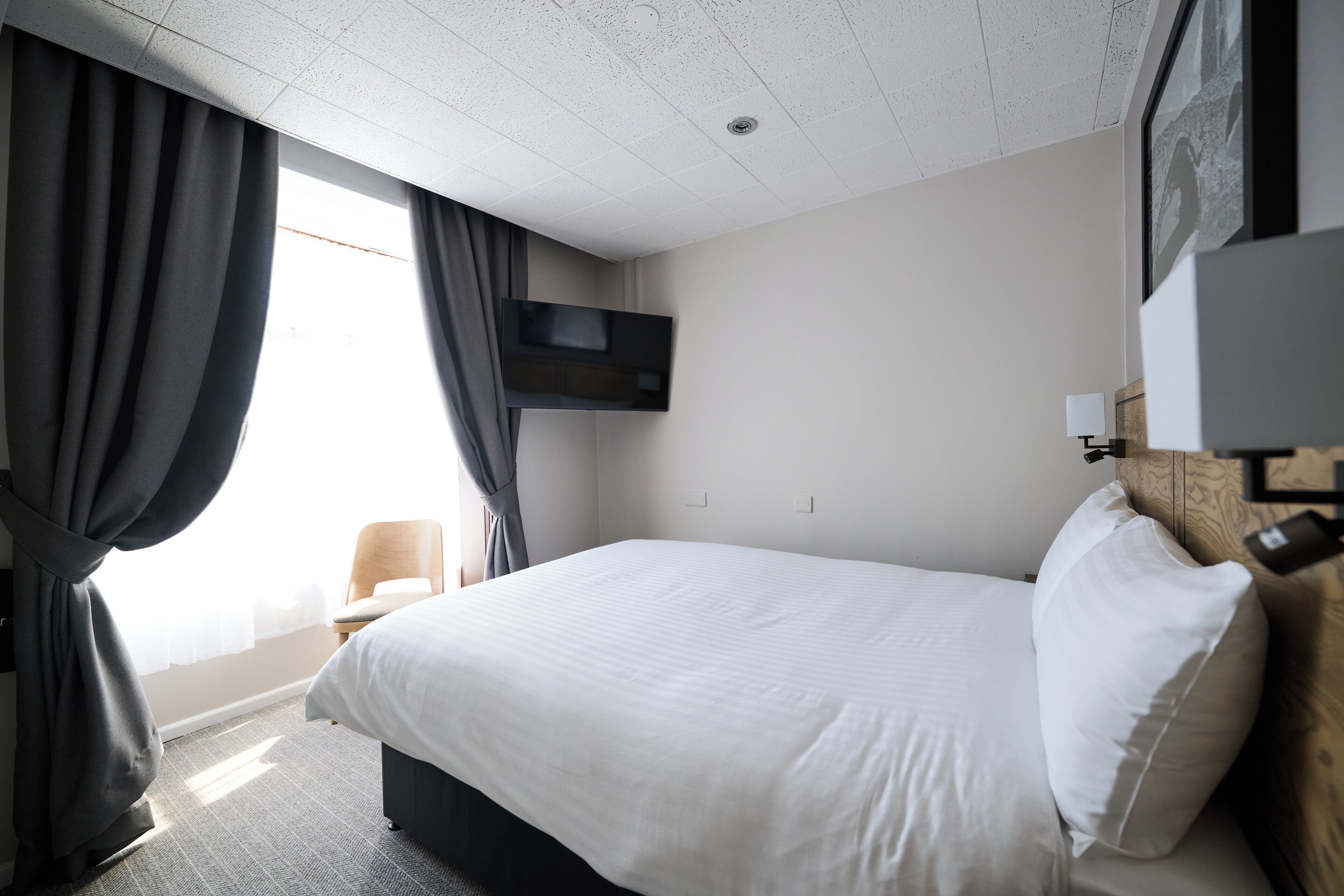 basic double room | 1 bedroom, hypo-allergenic bedding, desk, iron/ironing board