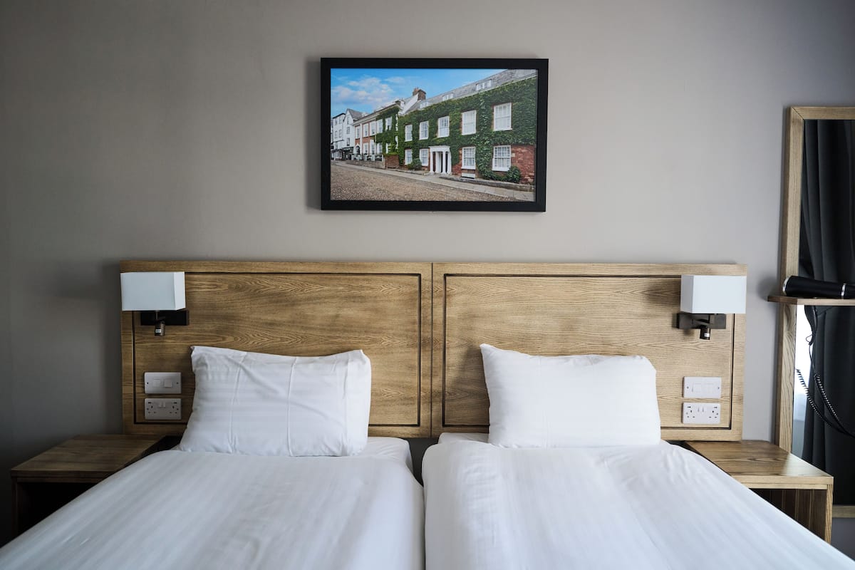 Twin Room | Hypo-allergenic bedding, desk, iron/ironing board, free WiFi