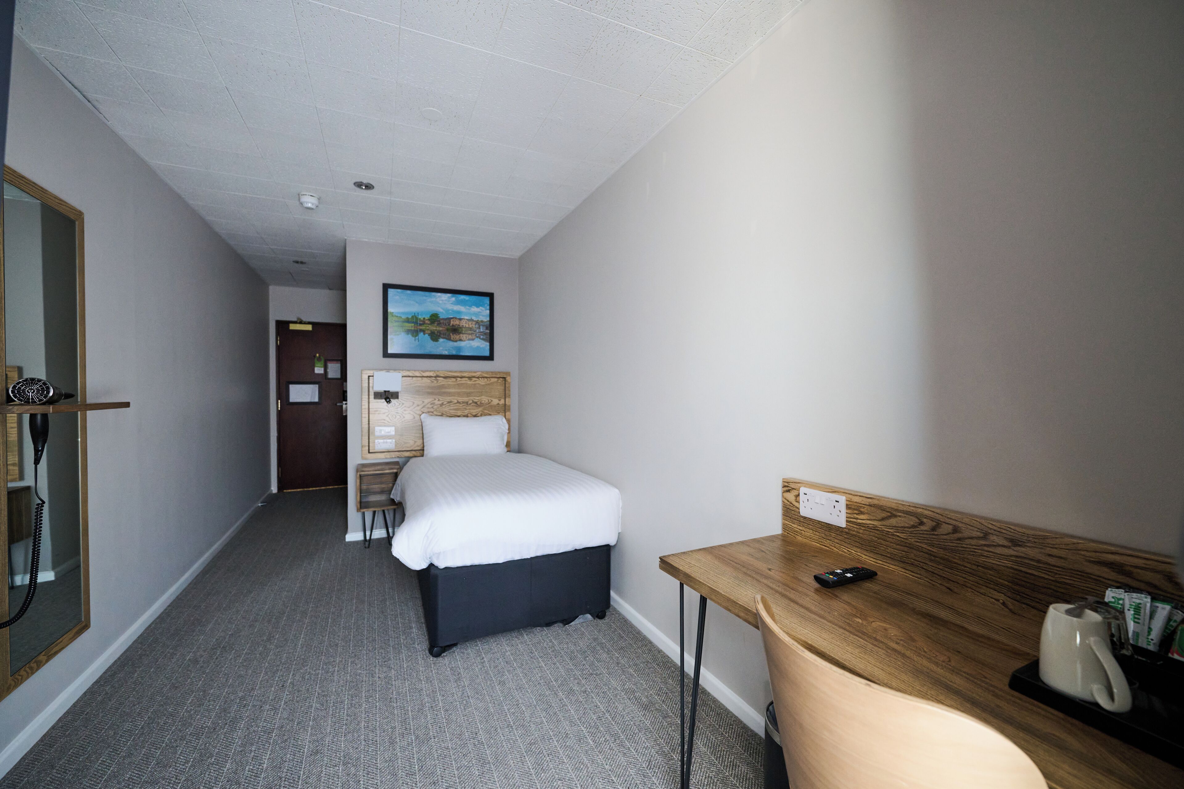 single room | 1 bedroom, hypo-allergenic bedding, desk, iron/ironing board