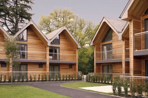 Cottage, 3 Bedrooms | Iron/ironing board, free WiFi, bed sheets - Northbrook Park Mews (Farnham)