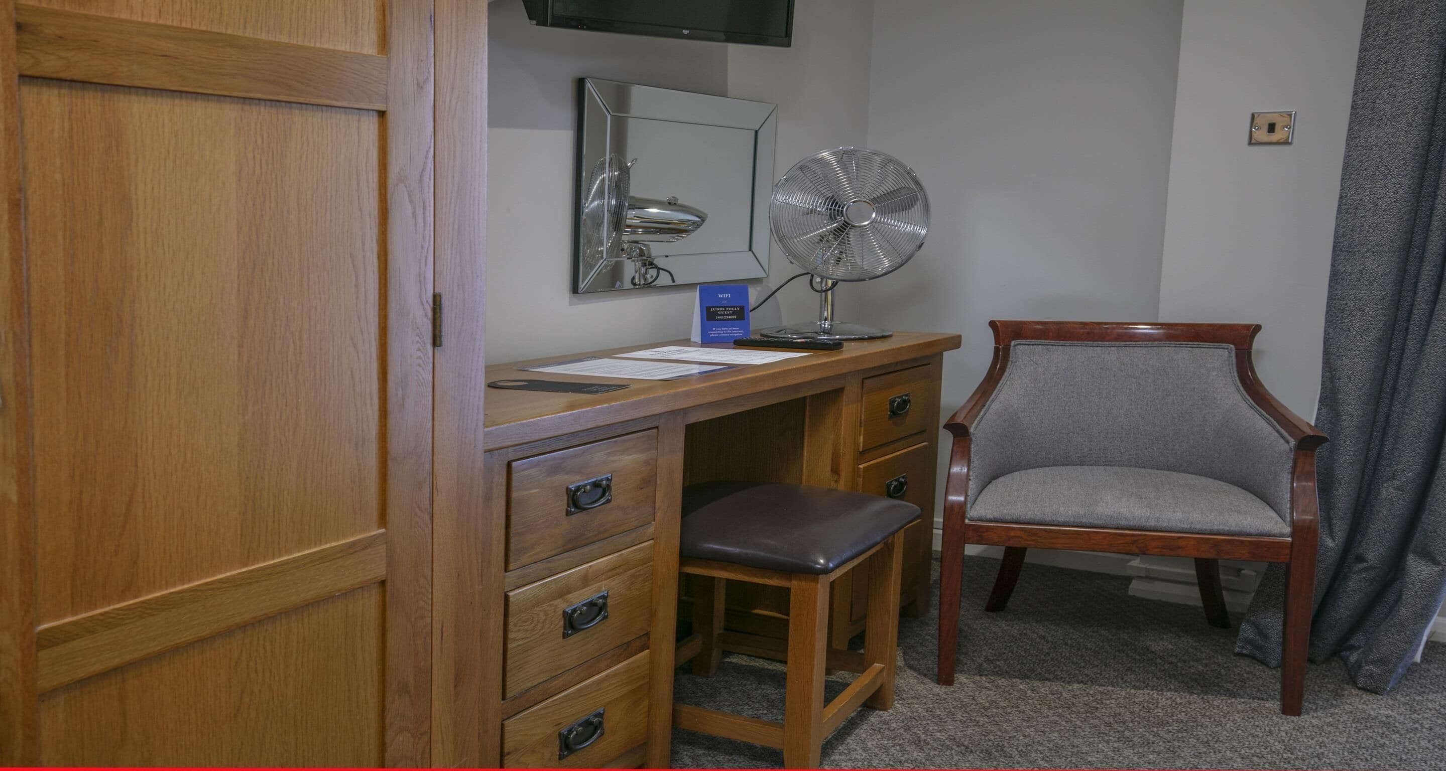 superior room, 2 single beds, non smoking (larger room) | in-room safe, desk, iron/ironing board, cots/infant beds