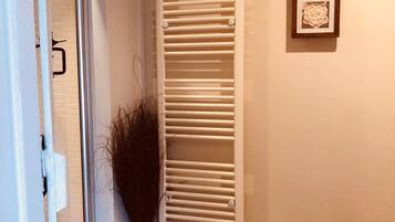 Luxury Cottage, Private Bathroom, Courtyard View | Bathroom