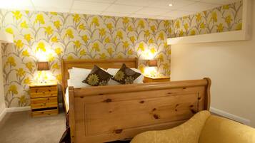 Suite | In-room safe, desk, iron/ironing board, free WiFi