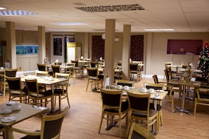 Free daily continental breakfast - King Charles Hotel (Gillingham)