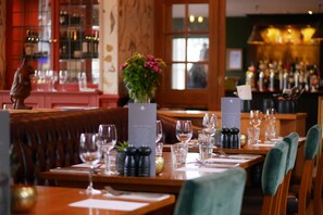Breakfast, lunch, dinner served; British cuisine  - The Richard Onslow (Cranleigh)