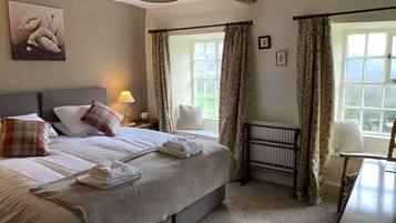 Double or Twin Room, Shared Bathroom | Desk, iron/ironing board, free WiFi, bed sheets