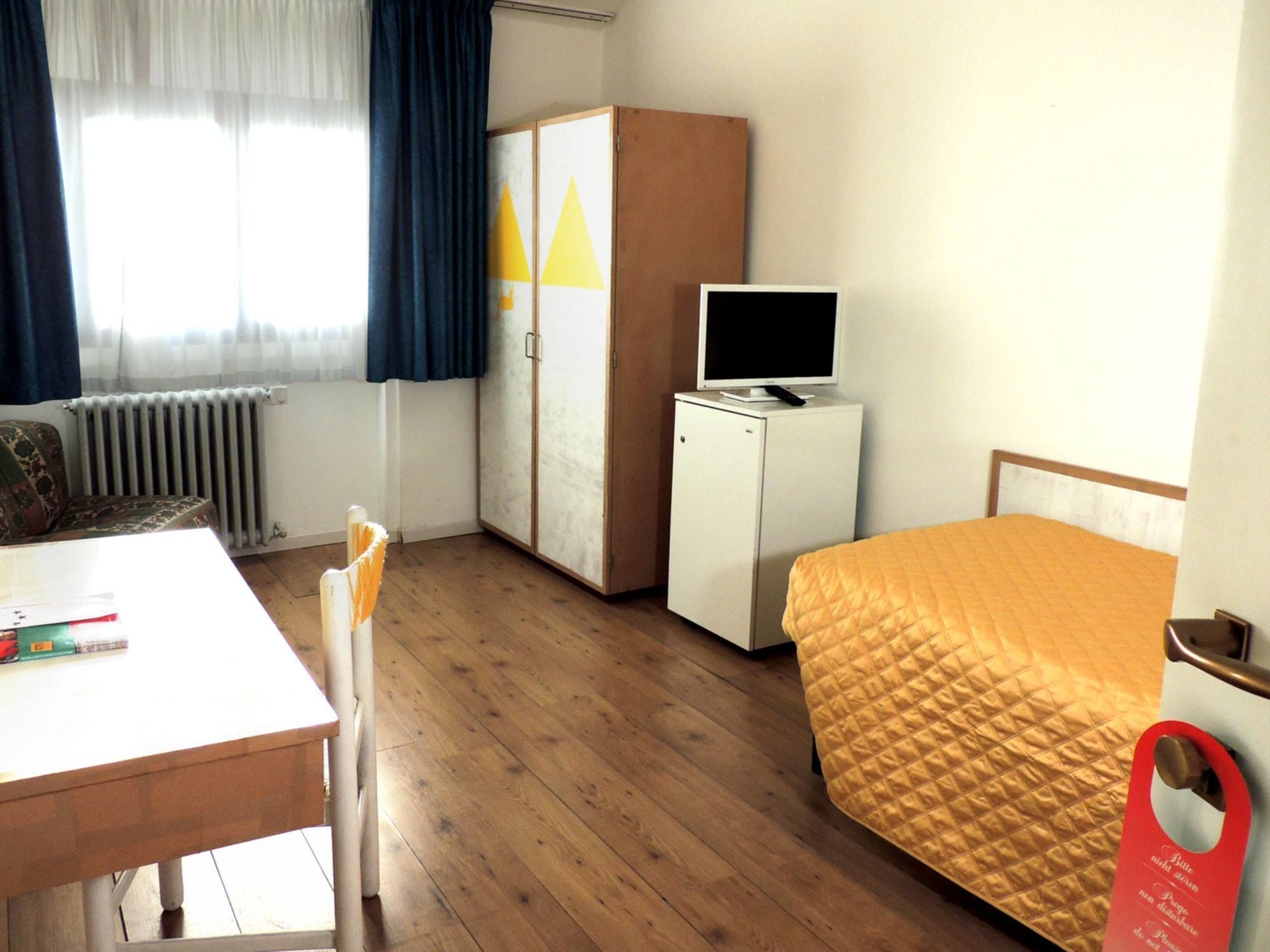 basic single room, mountain view | 1 bedroom, down duvets, minibar, in-room safe