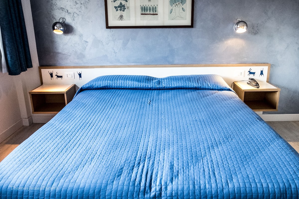 Basic-Doppel- oder -Zweibettzimmer, Bergblick | 1 Schlafzimmer, Daunenbettdecken, Minibar, Zimmersafe