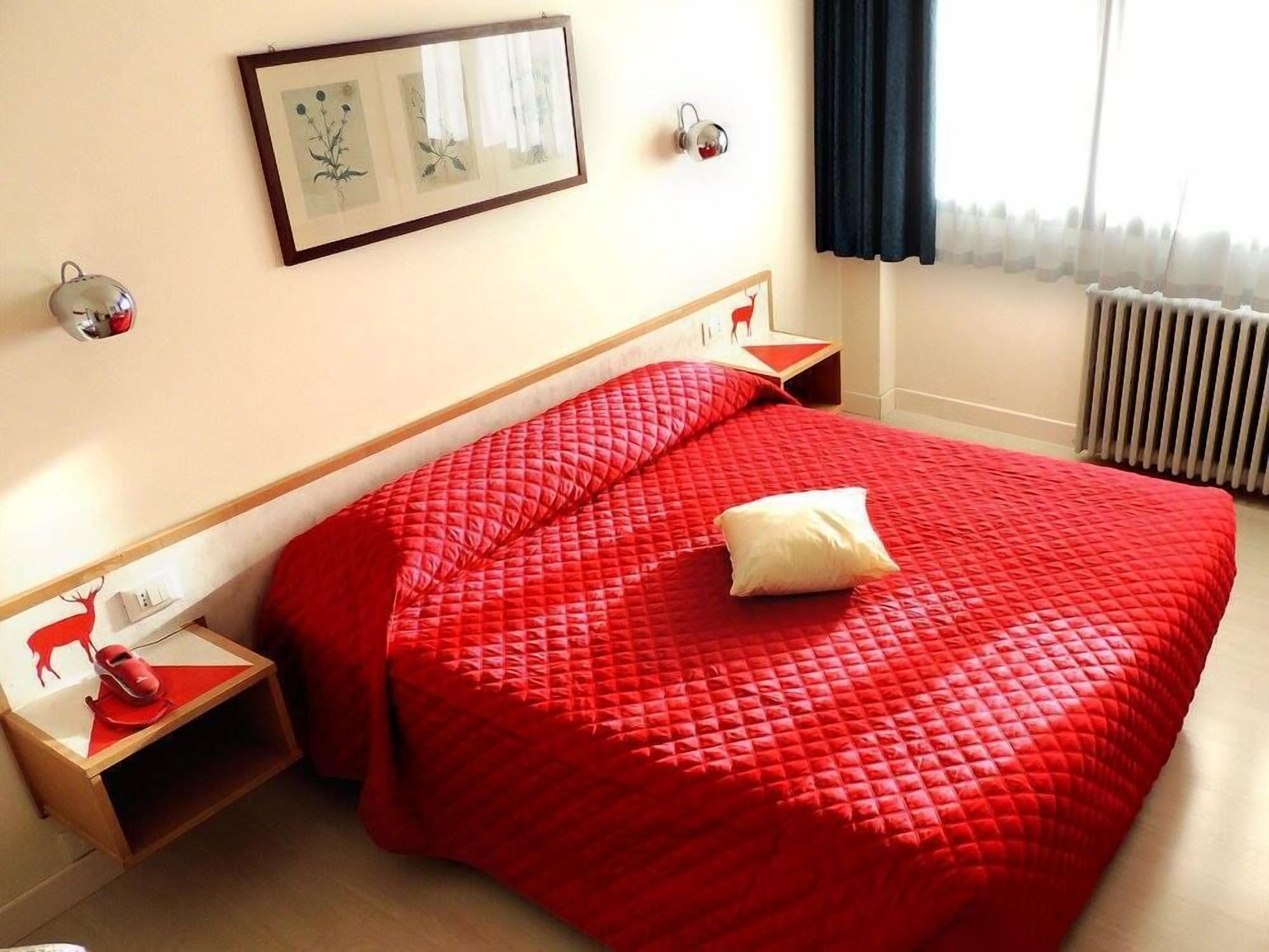 1 bedroom, down duvets, minibar, in-room safe