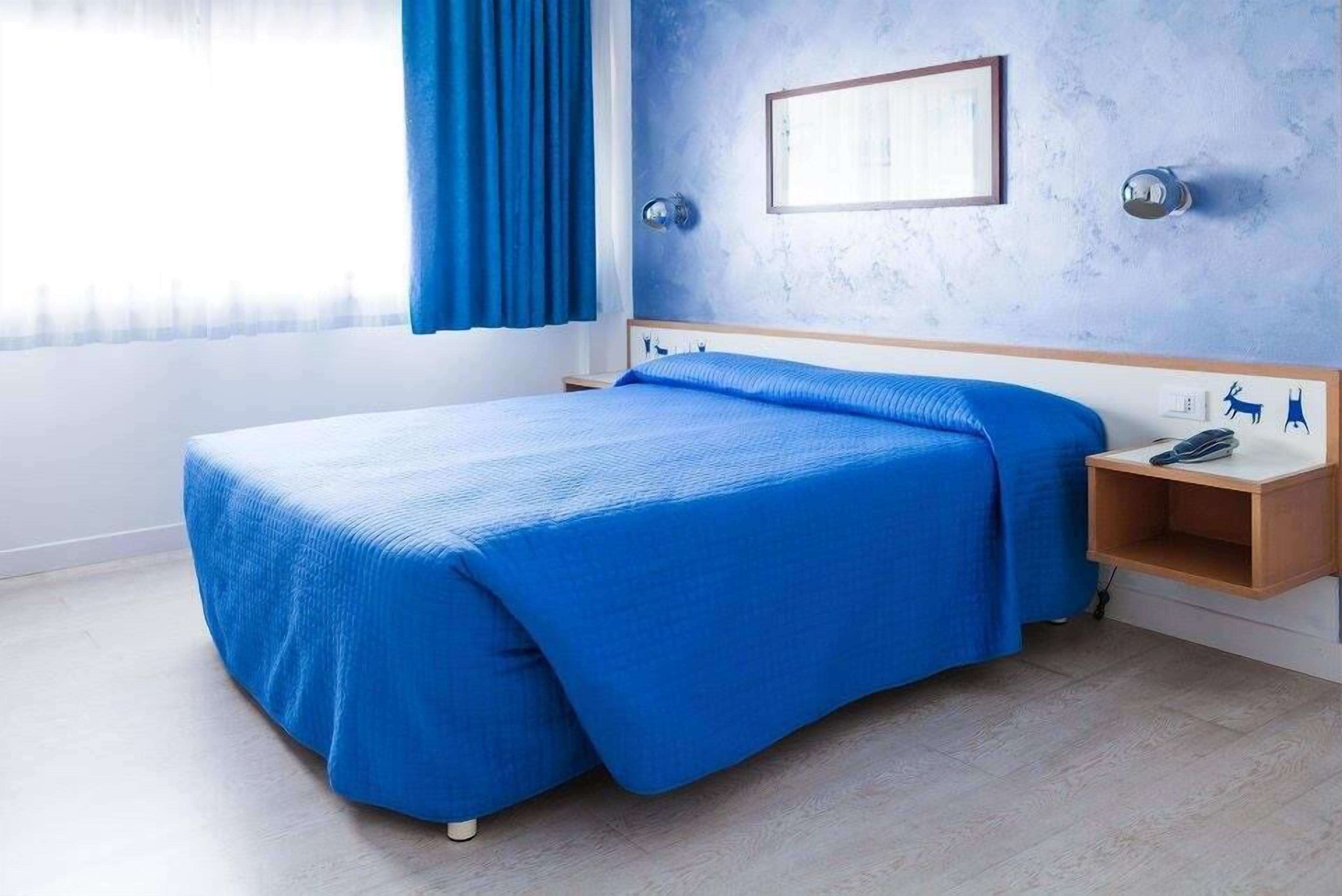 1 bedroom, down duvets, minibar, in-room safe