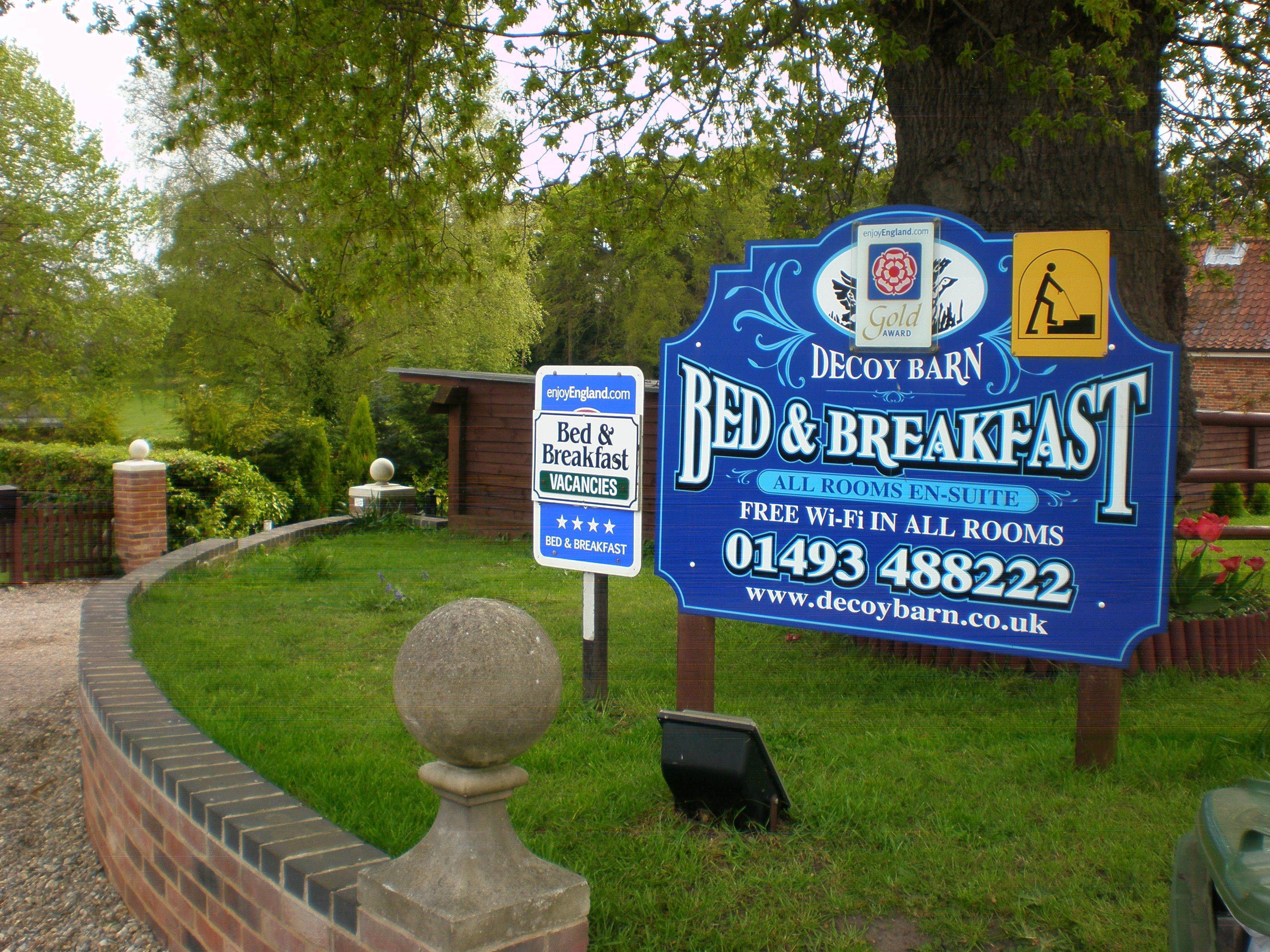 A sign for Decoy Barn Bed & Breakfast with vacancies, free Wi-Fi, and a contact number.