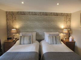 Caja de seguridad en la habitación y decoración personalizada 