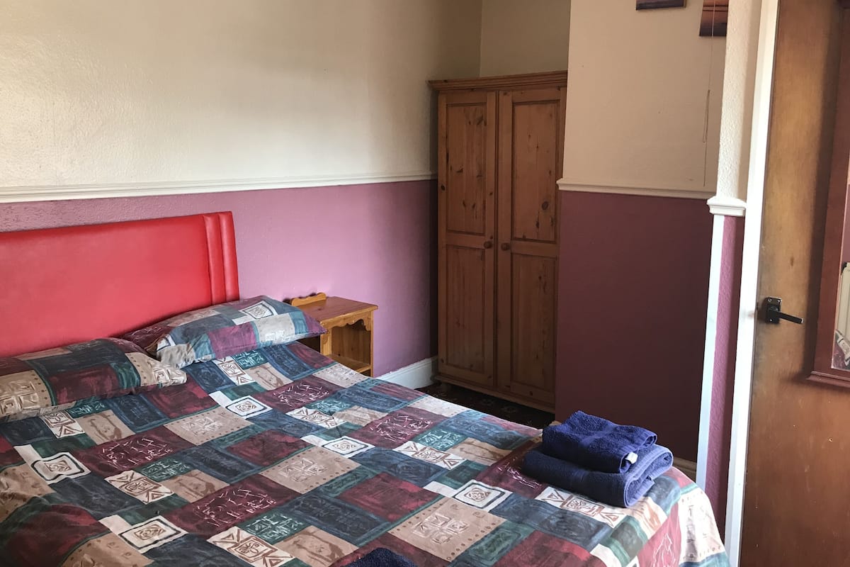 Standard Double Room | Peti besi dalam bilik, seterika/papan seterika, Wi-fi percuma