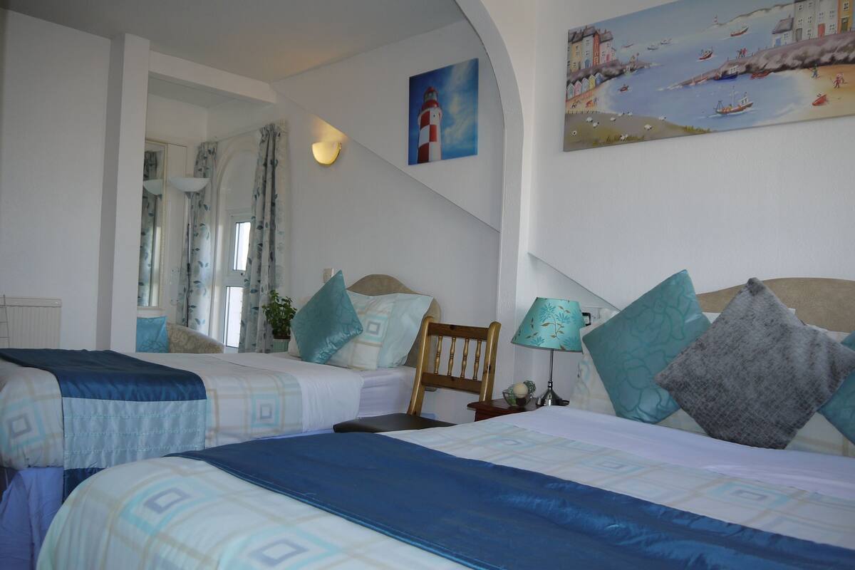 Deluxe Double or Twin Room, 1 Bedroom | Peralatan tempat tidur premium, dihias secara berasingan