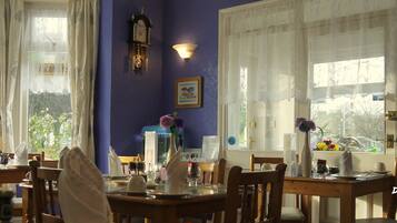 Free daily cooked-to-order breakfast