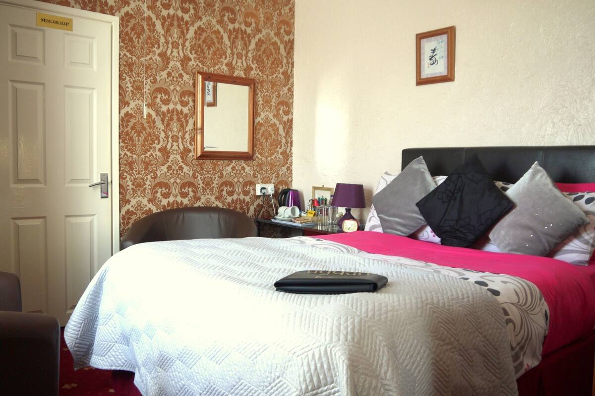 Comfort Double Room, 1 Katil Kelamin (Double) (for single use) | Peralatan tempat tidur premium, dihias secara berasingan