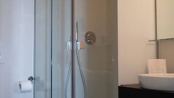 Dusche im Bad