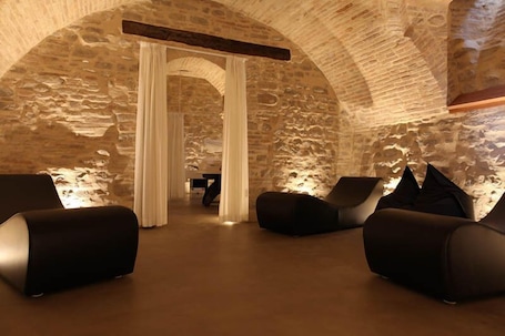 Body treatments, body wraps, body scrubs, facials. Relais Del Borgo Hotel e Spa