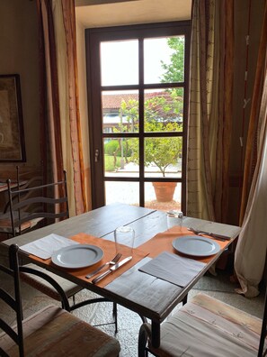 Daily continental breakfast for a fee - Tenuta La Cascinetta (Buriasco)