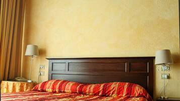 Camera doppia | Biancheria da letto di alta qualità, minibar, cassaforte in camera