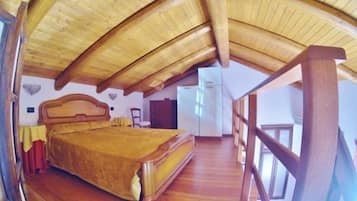 Exclusive Studio, 1 Queen Bed, Vineyard View, Mezzanine | 1 bedroom, individually decorated, individually furnished, desk