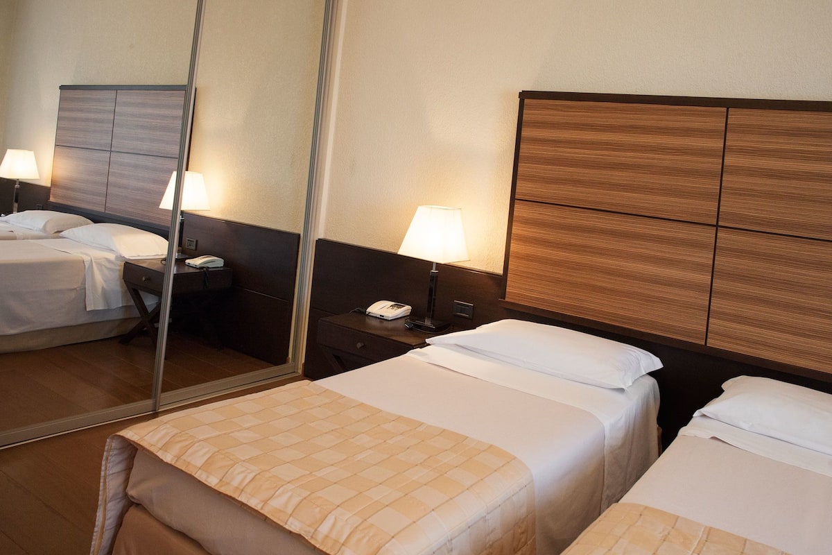 Twin Room | Minibar, desk, soundproofing, free WiFi