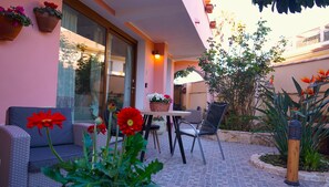 Premium-Apartment, 1 Schlafzimmer | Blick auf den Garten