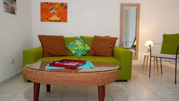 Elite Apartment, 1 Bedroom | Premium bedding, down comforters, individually furnished