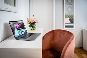 Doppelzimmer, Whirlpool | Betten mit Memory-Foam-Matratzen, Zimmersafe