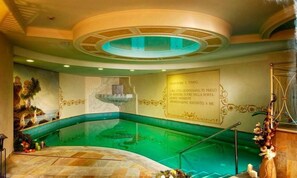 Indoor pool, sun loungers