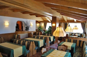 Free daily buffet breakfast  - Hotel Dal Bon (Andalo)