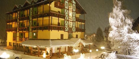 Façade de lâhĂ©bergement - soirĂ©e/nuit