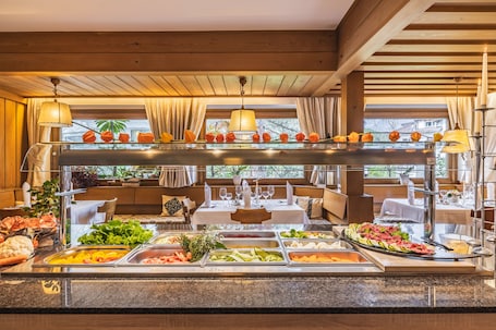Buffet. Hotel Erna