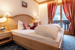 Double Room, Mountain View | In-room safe, desk, blackout drapes, free WiFi - Hotel Erna (Brennero)