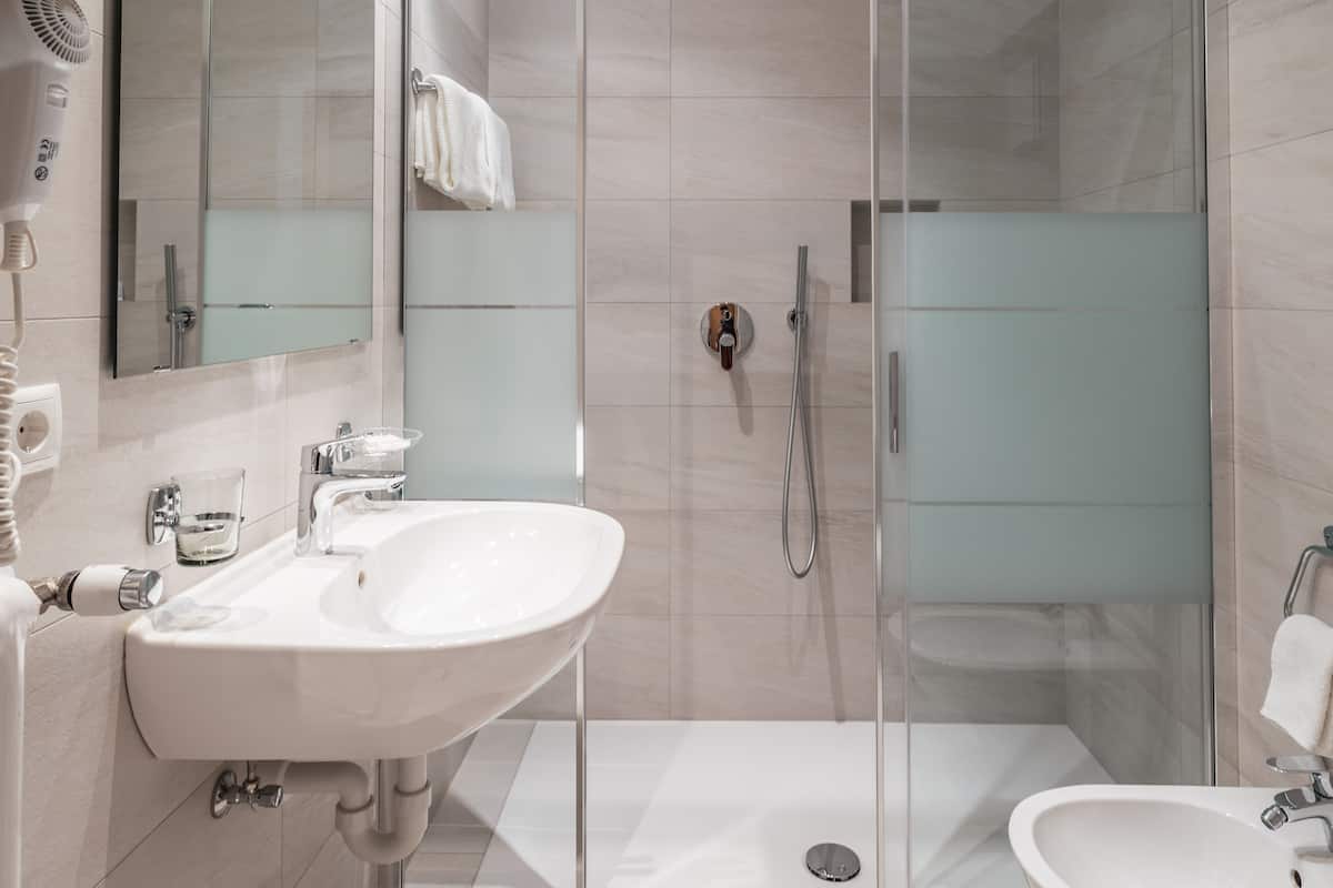 triple room, mountain view | bathroom | hair dryer, bidet, towels, soap