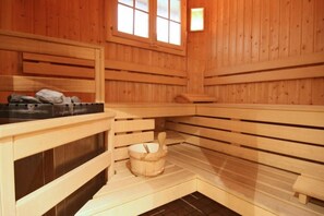Sauna, steam room