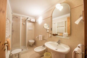 In-room safe, soundproofing, free WiFi