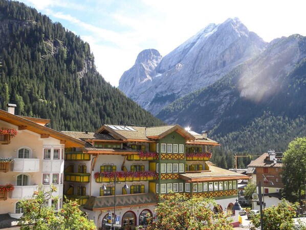 المنشأة من الخارج